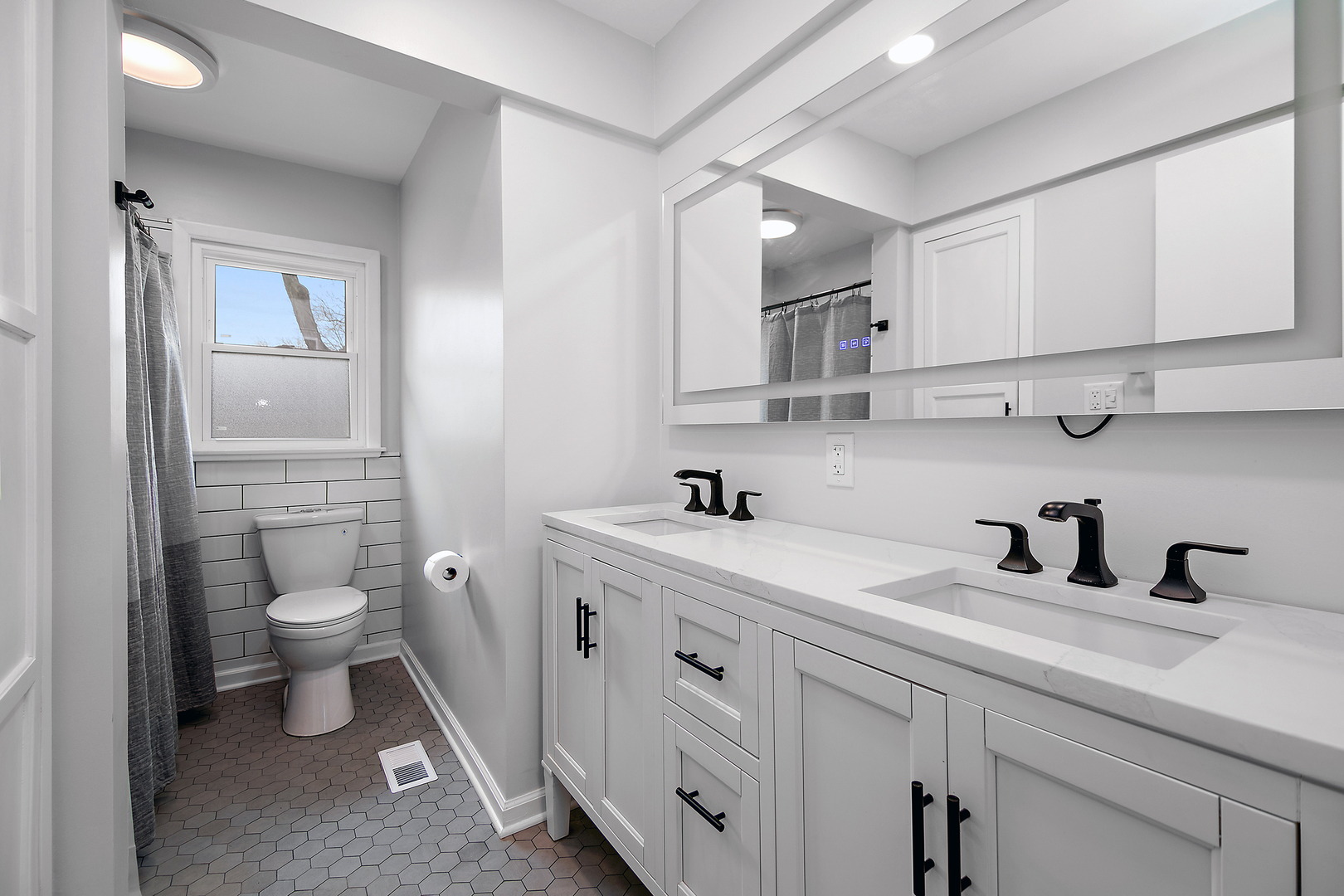 76 Grange Road Elk Grove Village, IL 60007 - Photo 19 of 39 Gallery Image 19