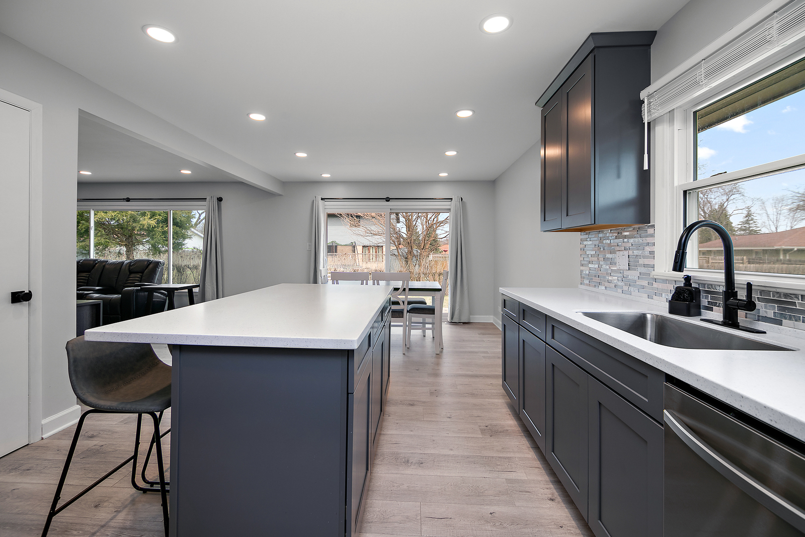 76 Grange Road Elk Grove Village, IL 60007 - Photo 4 of 39 Gallery Image 4