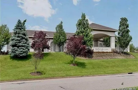 $699,000 | 843 Madeira Boulevard, Melville, NY 11747