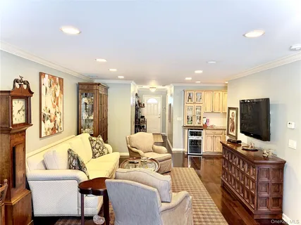 $699,000 | 843 Madeira Boulevard, Melville, NY 11747