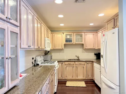 $699,000 | 843 Madeira Boulevard, Melville, NY 11747