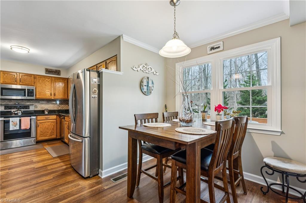 5220 Bridge Pointe Drive Clemmons, NC 27012 - Photo 12 of 34 Open breakfast area..