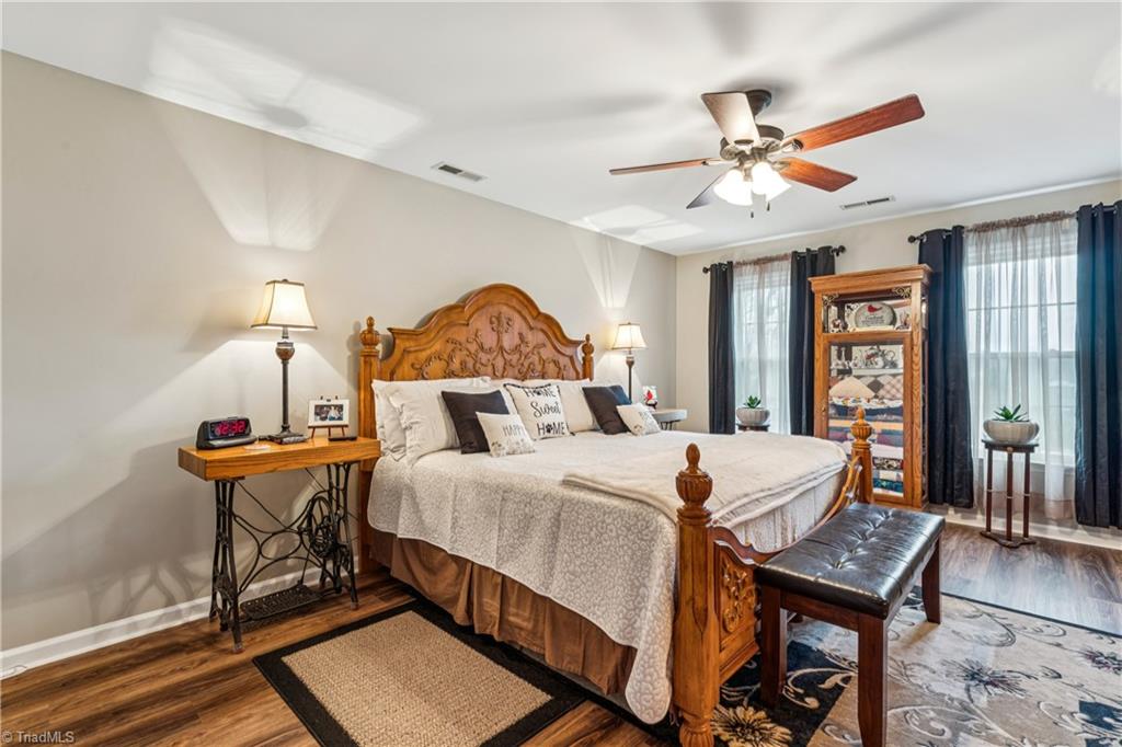5220 Bridge Pointe Drive Clemmons, NC 27012 - Photo 16 of 34 Large Master bedroom…