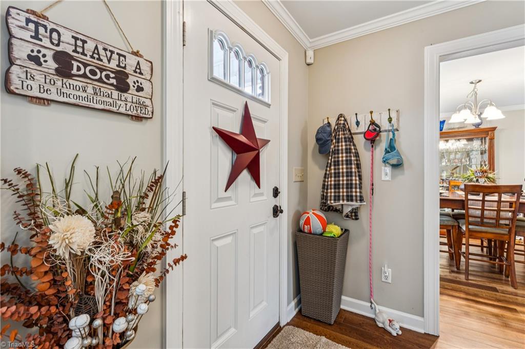 5220 Bridge Pointe Drive Clemmons, NC 27012 - Photo 4 of 34 Entry foyer..