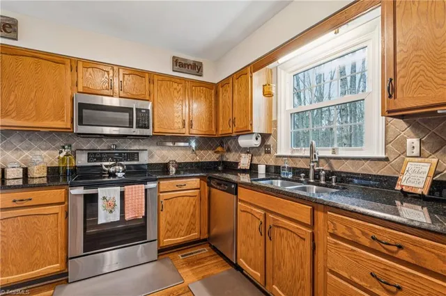 $429,900 | 5220 Bridge Pointe Drive, Clemmons, NC 27012