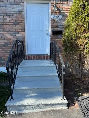 $2,200 | 285 Mt Hope Drive, Albany, NY 12202