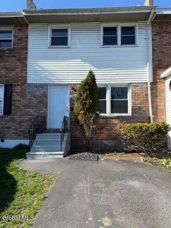 $2,200 | 285 Mt Hope Drive, Albany, NY 12202