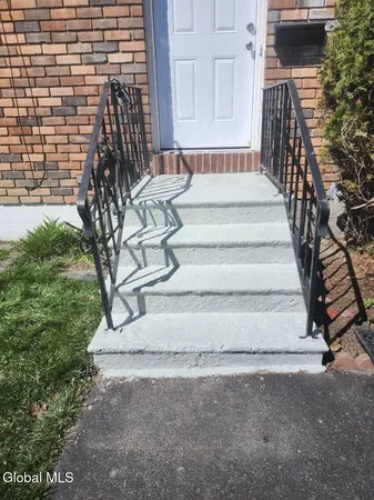 $2,200 | 285 Mt Hope Drive, Albany, NY 12202