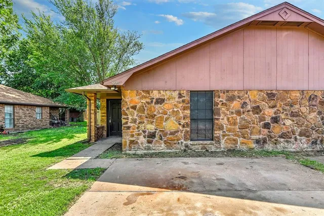 $1,350 | 925 Farmington Road, Howe, TX 75459