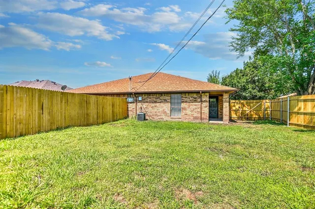 $1,350 | 925 Farmington Road, Howe, TX 75459
