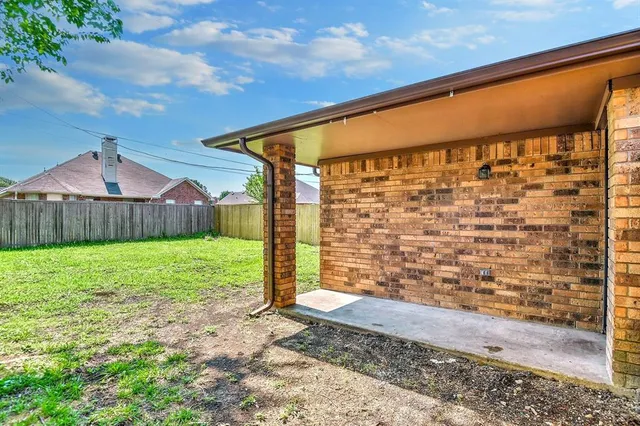 $1,350 | 925 Farmington Road, Howe, TX 75459