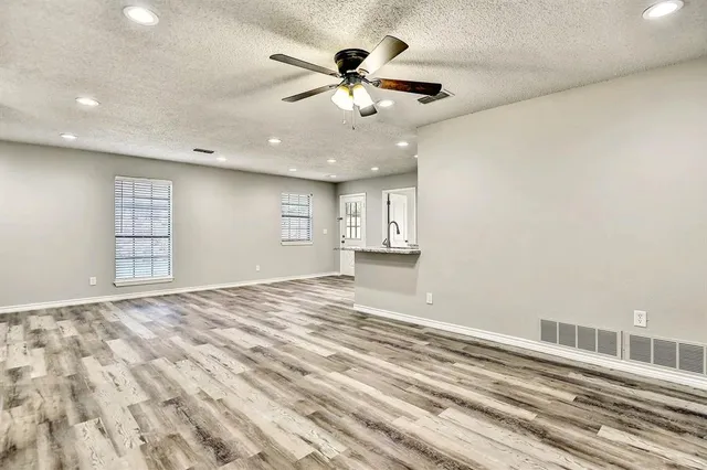 $1,350 | 925 Farmington Road, Howe, TX 75459