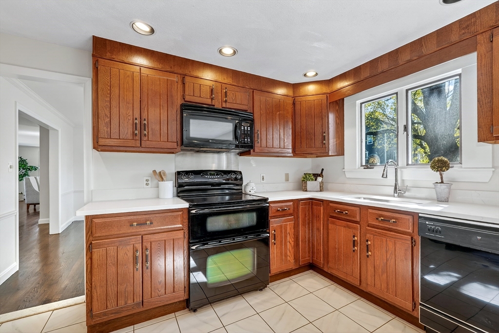 26 Garfield Road Melrose, MA 02176 - Photo 15 of 42