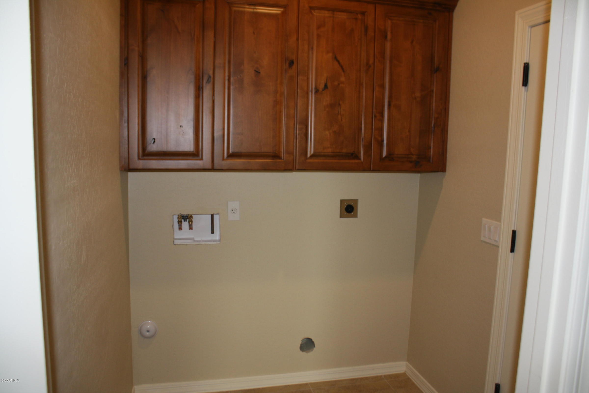 531 South Mountain View Road Apache Junction, AZ 85119 - Photo 7 of 10 20161230064831842290000000-o LAUNDRY ROO