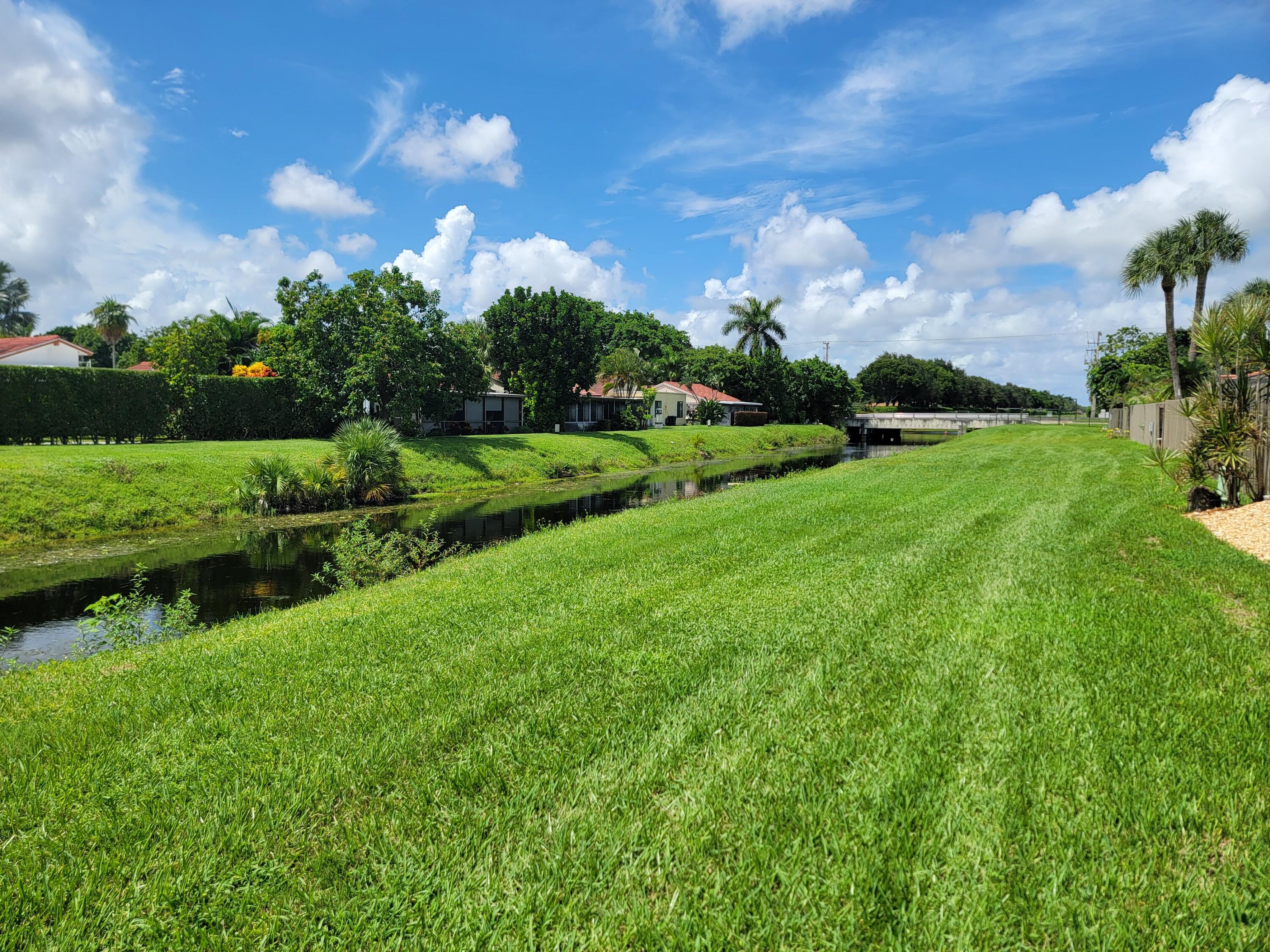 11115 Oakdale Road Boynton Beach, FL 33437 - Photo 6 of 30 a view of a big yard with large tree and plants