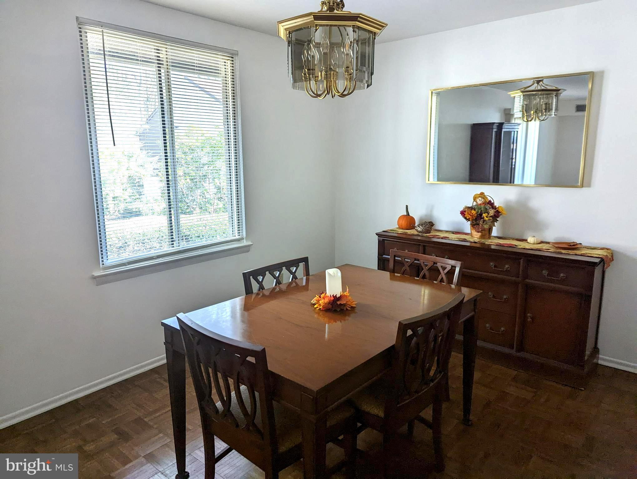 2012 Aspen Circle, Unit 2012UE Springfield, PA 19064 - Photo 13 of 33 Dining Room