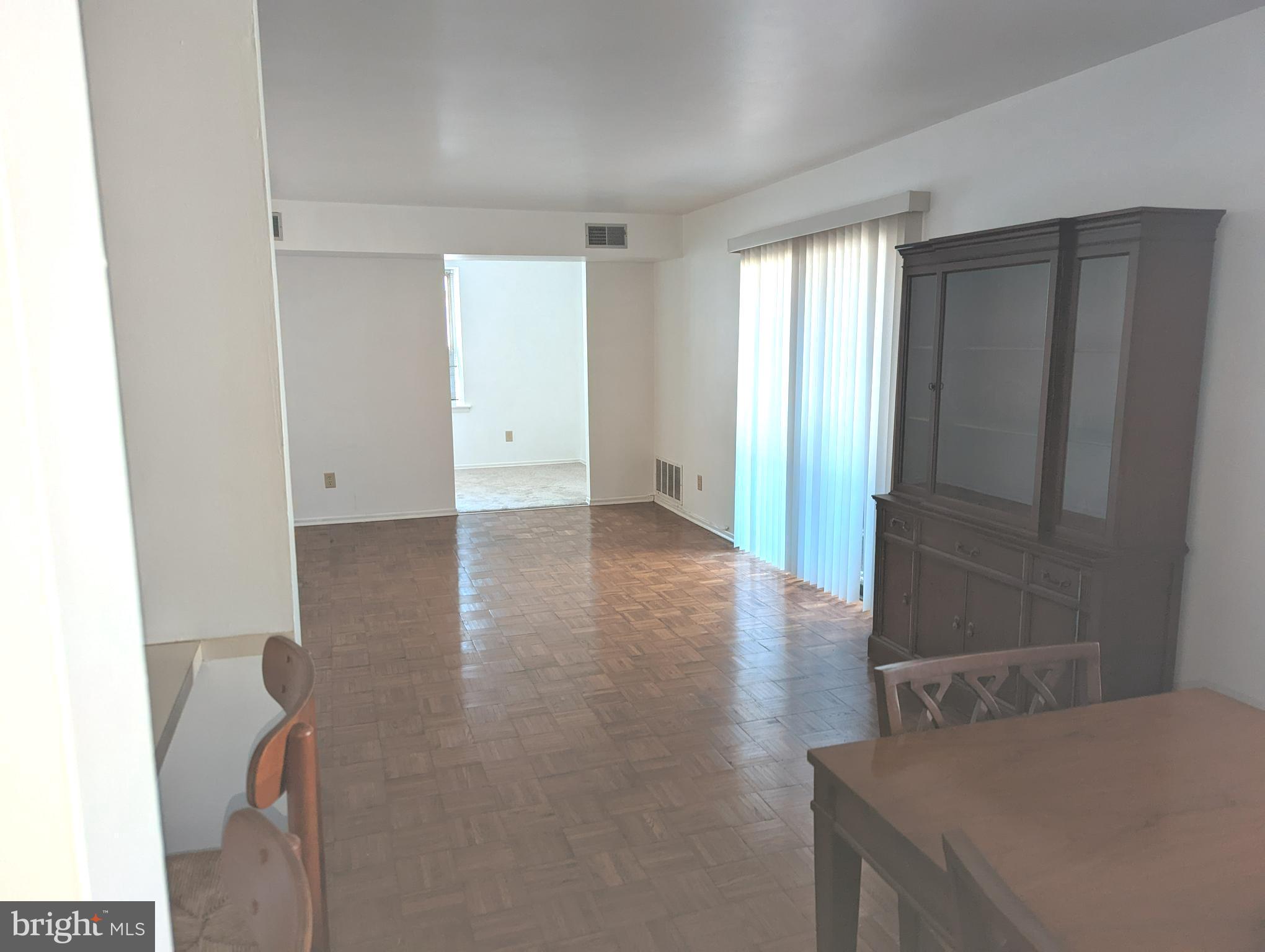 2012 Aspen Circle, Unit 2012UE Springfield, PA 19064 - Photo 14 of 33 Living Room