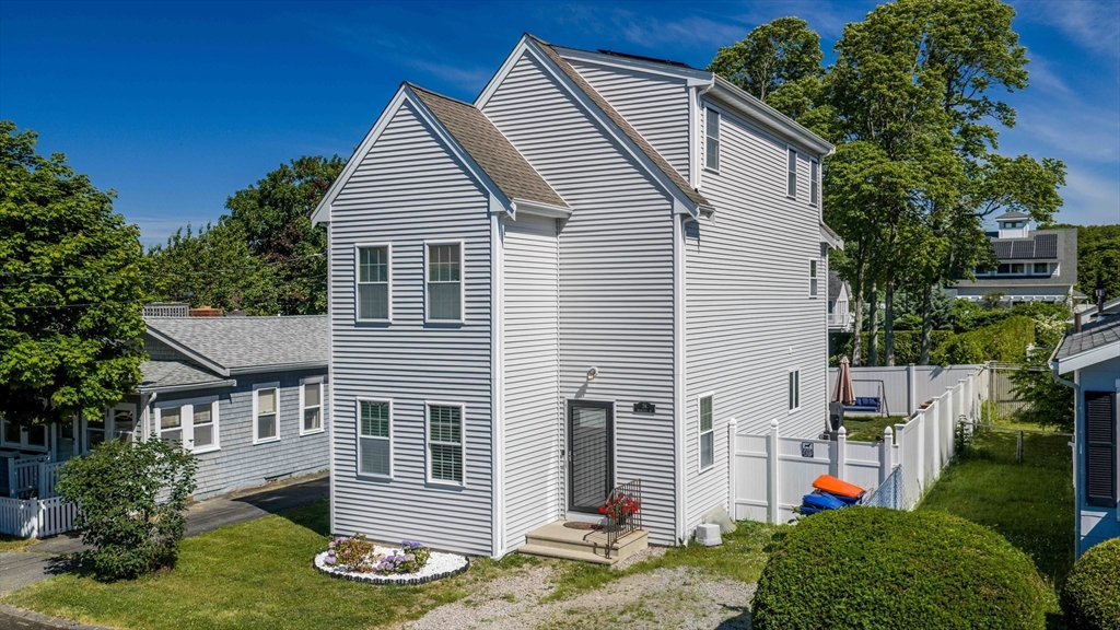 26 Briercliffe Road Fairhaven, MA 02719 - Photo 2 of 20