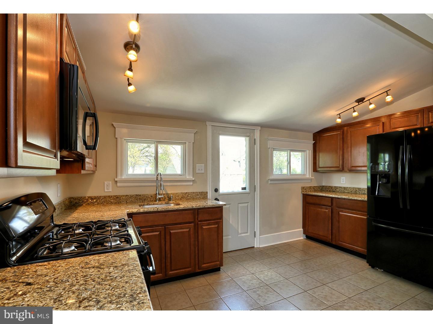 225 Lippincott Avenue Riverside, NJ 08075 - Photo 9 of 25