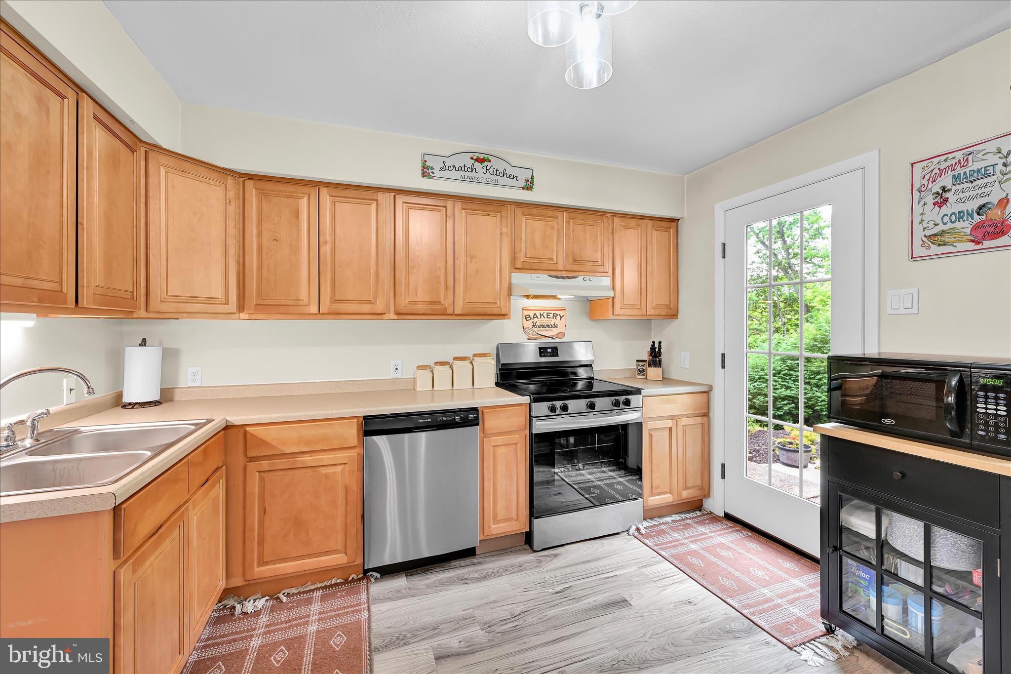 253 Piketown Road Harrisburg, PA 17112 - Photo 16 of 43 Kitchen