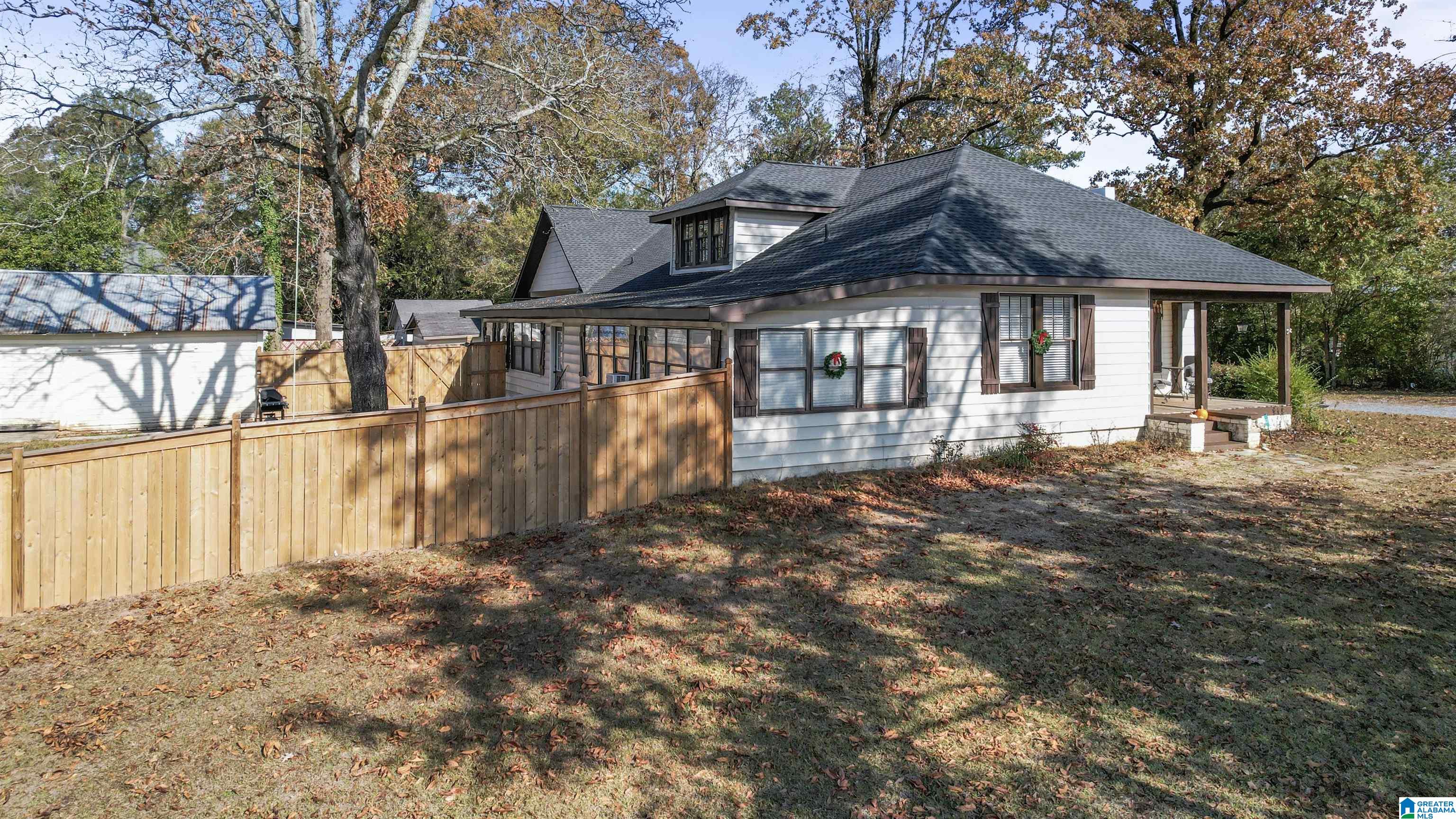 418 West Walnut Street Sylacauga, AL 35150 - Photo 3 of 43