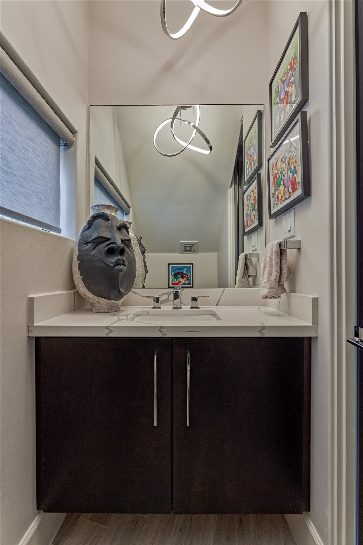 189 Stevinstraat Montgomery, TX 77356 - Photo 18 of 50 Half bath off foyer