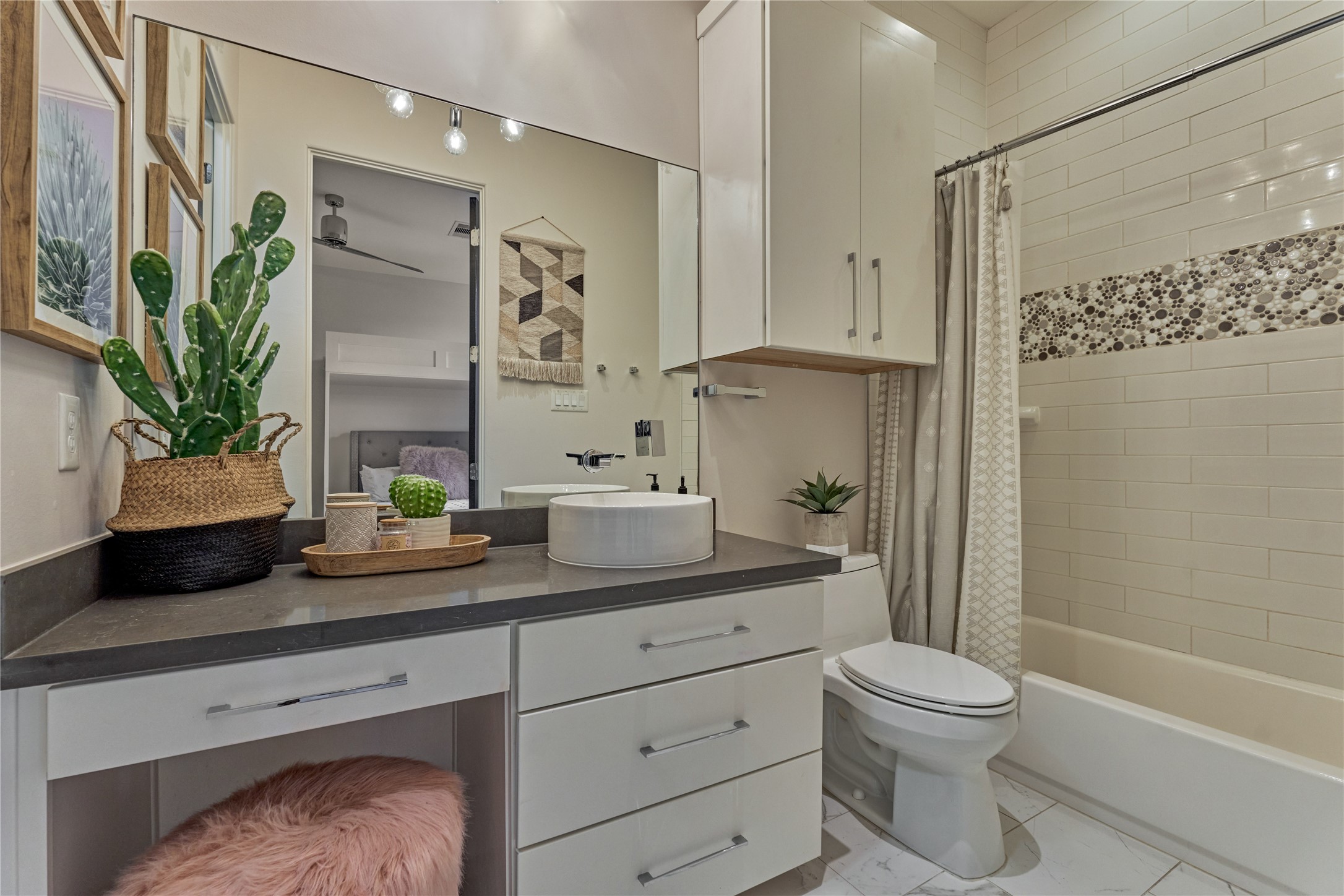 189 Stevinstraat Montgomery, TX 77356 - Photo 20 of 50 a bathroom with a granite countertop sink a toilet and shower
