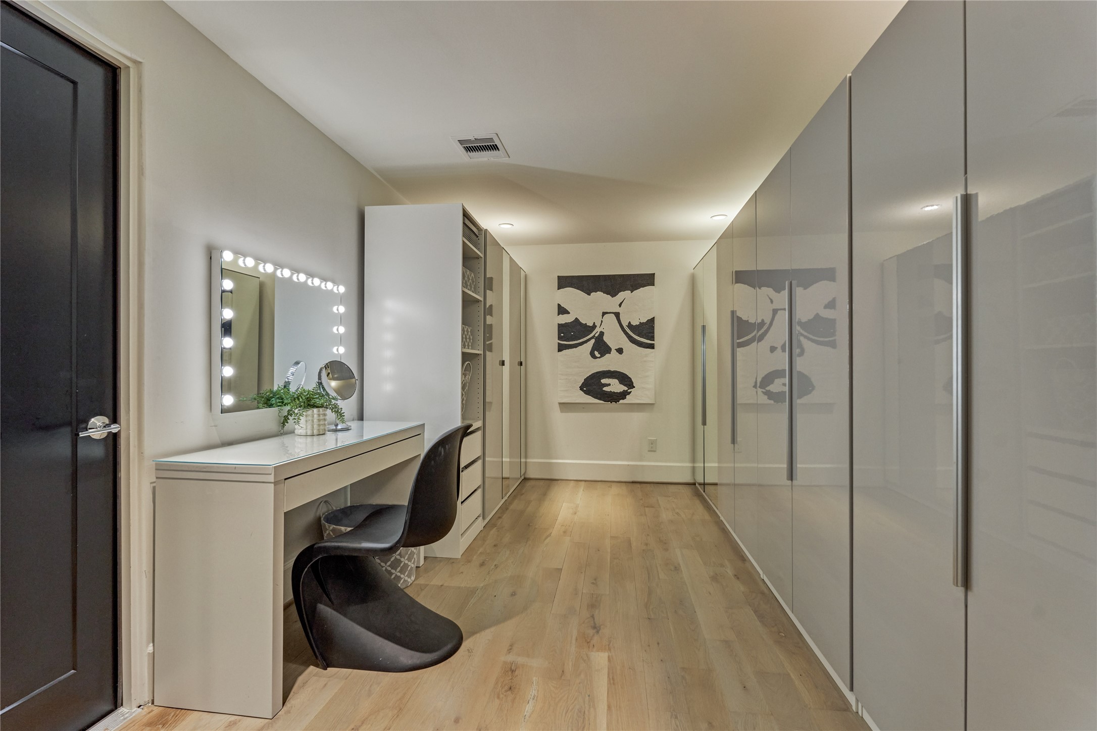 189 Stevinstraat Montgomery, TX 77356 - Photo 30 of 50 The owner's suite features a luxurious dressing room with a lighted vanity area and a closed closet system.