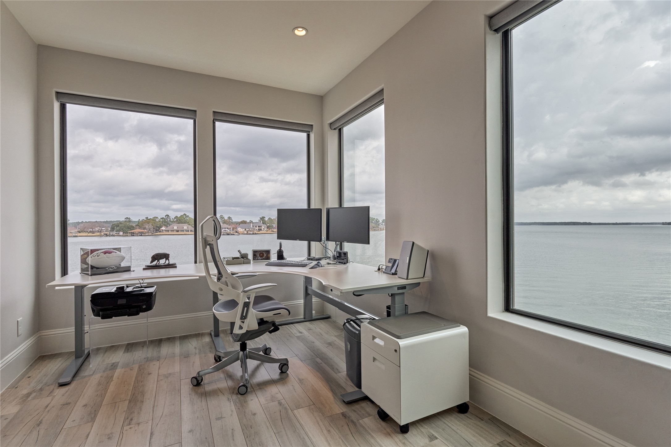 189 Stevinstraat Montgomery, TX 77356 - Photo 34 of 50 a living room with furniture wooden floor and a table