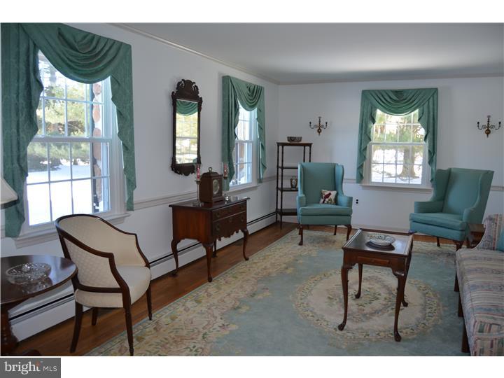1041 Green Lane Road Malvern, PA 19355 - Photo 4 of 25 Living Room