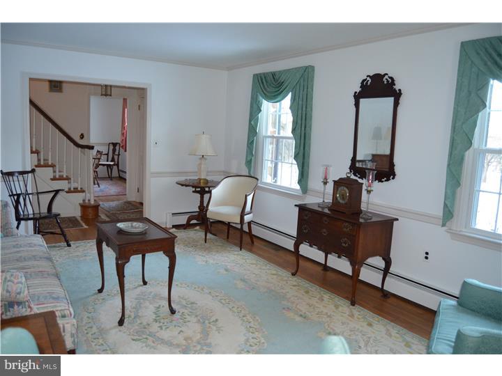 1041 Green Lane Road Malvern, PA 19355 - Photo 5 of 25 Living Room