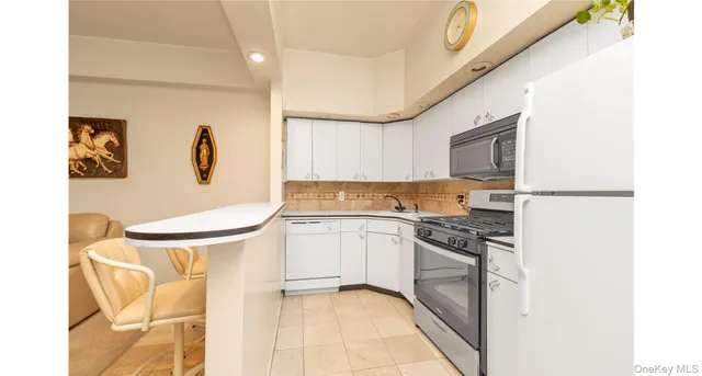 $285,000 | 160-15 Powells Cove Boulevard, Unit D203 | Beechhurst