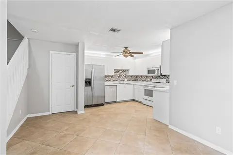 $199,999 | 1536 North Lawnwood Circle, Unit 3, Fort Pierce, FL 34950