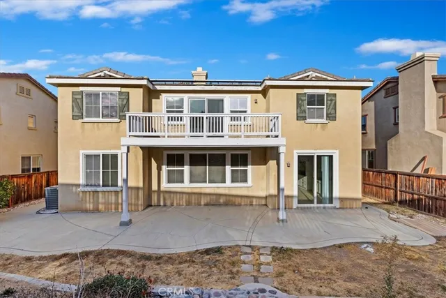 a view of a back yard