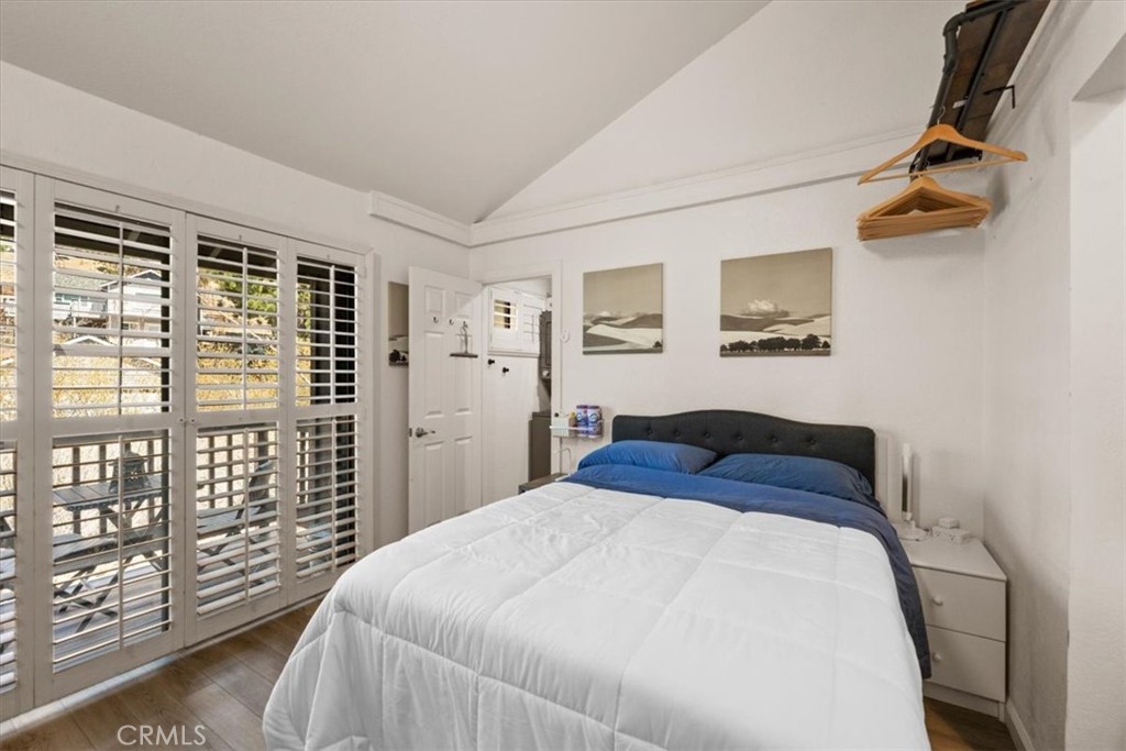 760 Bluejay Road, Unit 26 Big Bear Lake, CA 92315 - Photo 25 of 35 a bedroom with a large bed and a window