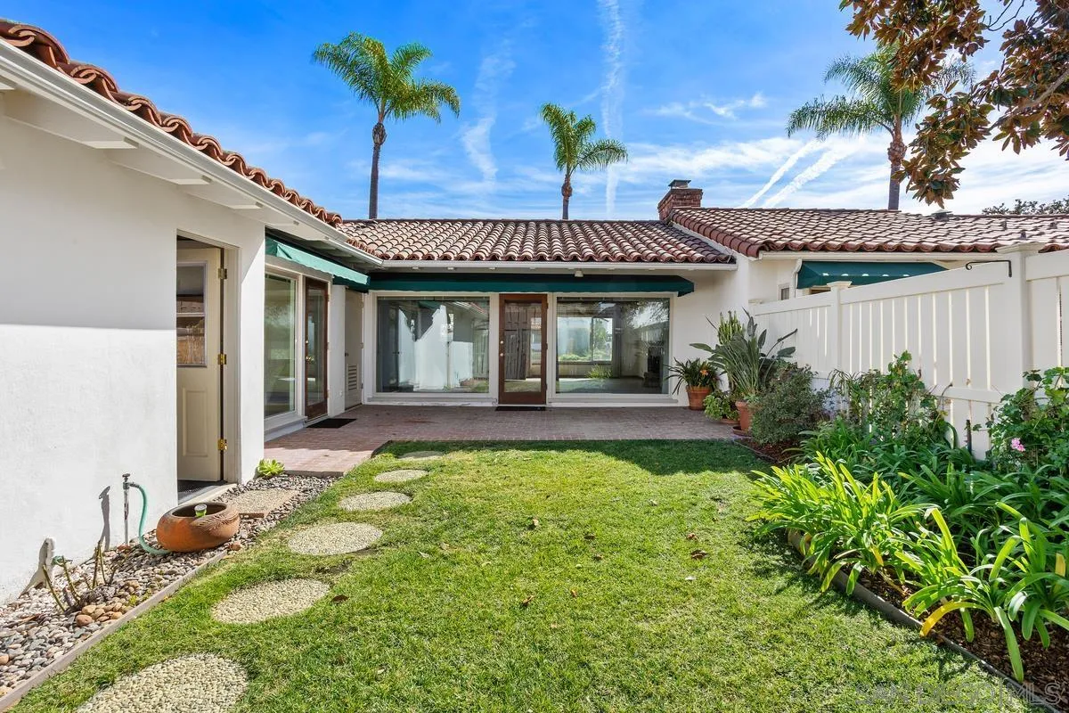 6138 La Flecha Rancho Santa Fe, CA 92067 - Photo 12 of 14 Yard