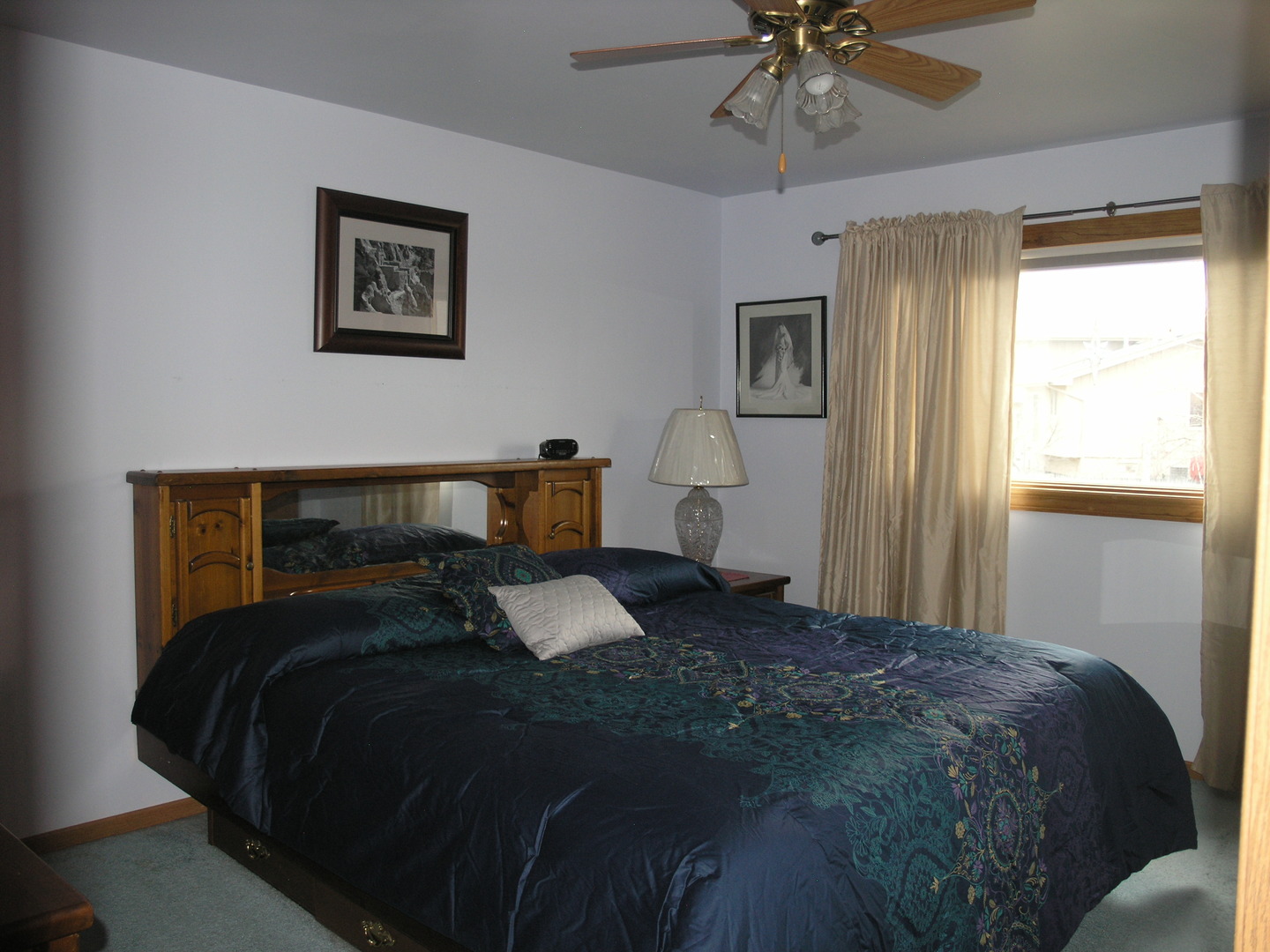 304 Georgetown Avenue Romeoville, IL 60446 - Photo 7 of 17 a bedroom with a bed and window