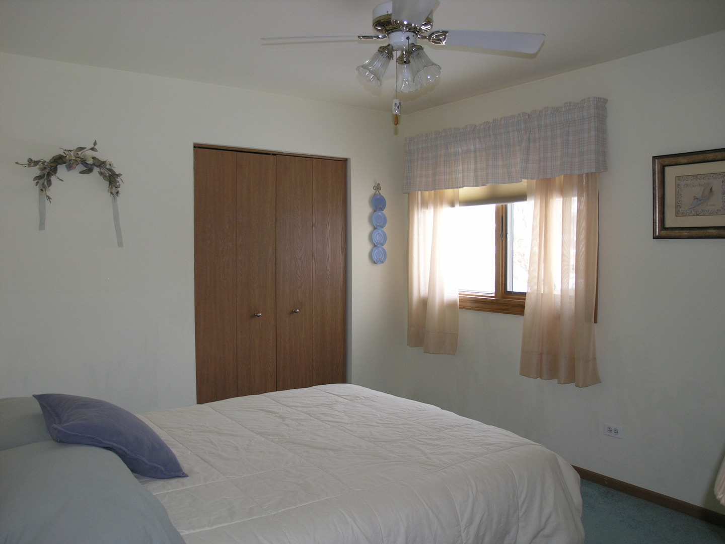 304 Georgetown Avenue Romeoville, IL 60446 - Photo 8 of 17 a bedroom with a bed and a chandelier