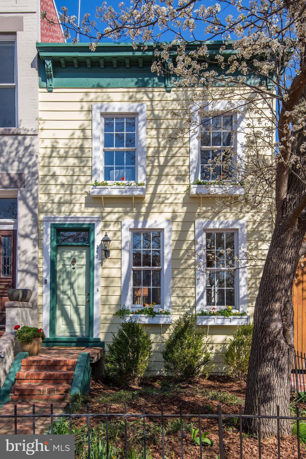 313 5th Street NE