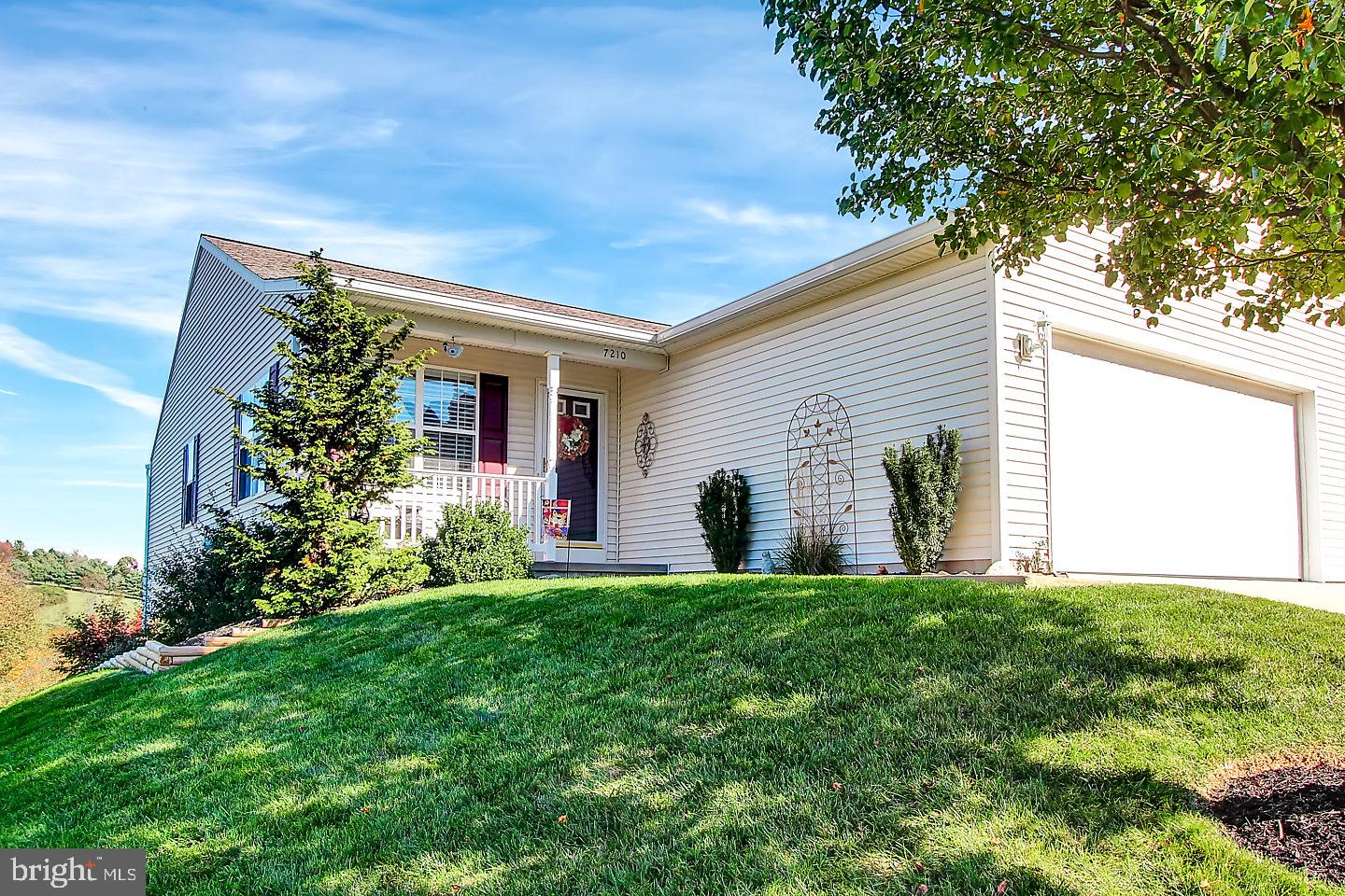 7210 Seneca Ridge Drive York, PA 17403 - Photo 1 of 28 Gallery Image 1