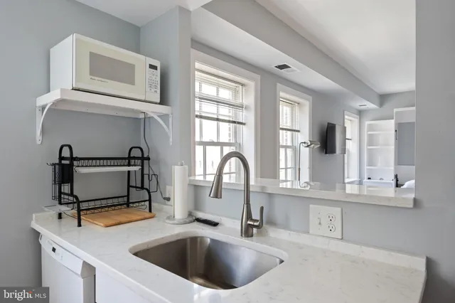 $2,000 | 1426 21st Street Northwest, Unit 407, Washington, DC 20036