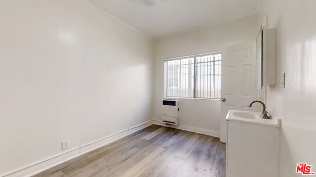 $695 | 647 West 18th Street, Unit 106, Los Angeles, CA 90015