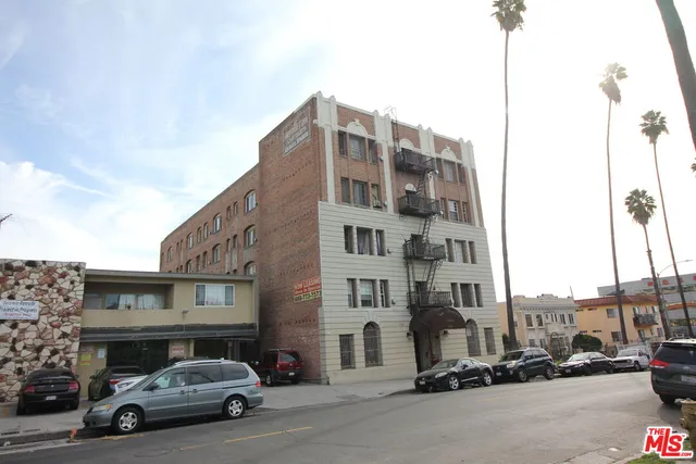$695 | 647 West 18th Street, Unit 106, Los Angeles, CA 90015