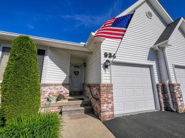 $205,000 | 934 Lighthouse Drive, Marysville, MI 48040