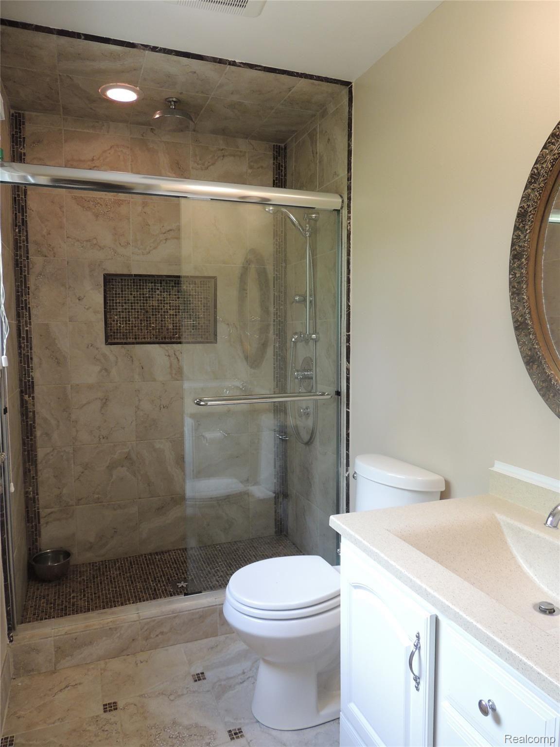 642 Baker Street Rochester, MI 48307 - Photo 12 of 20 Master Bath.JPG
