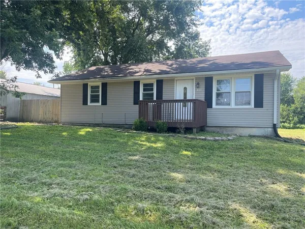 $225,000 | 860 East Front Street, Kidder, MO 64649