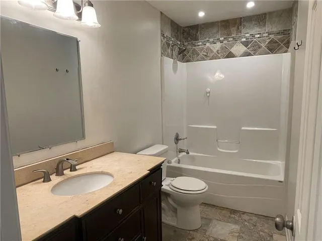 $260,000 | 860 East Front Street, Kidder, MO 64649