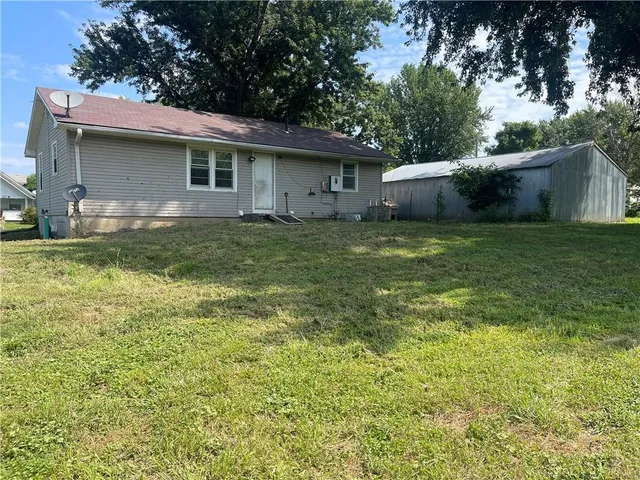 $225,000 | 860 East Front Street, Kidder, MO 64649
