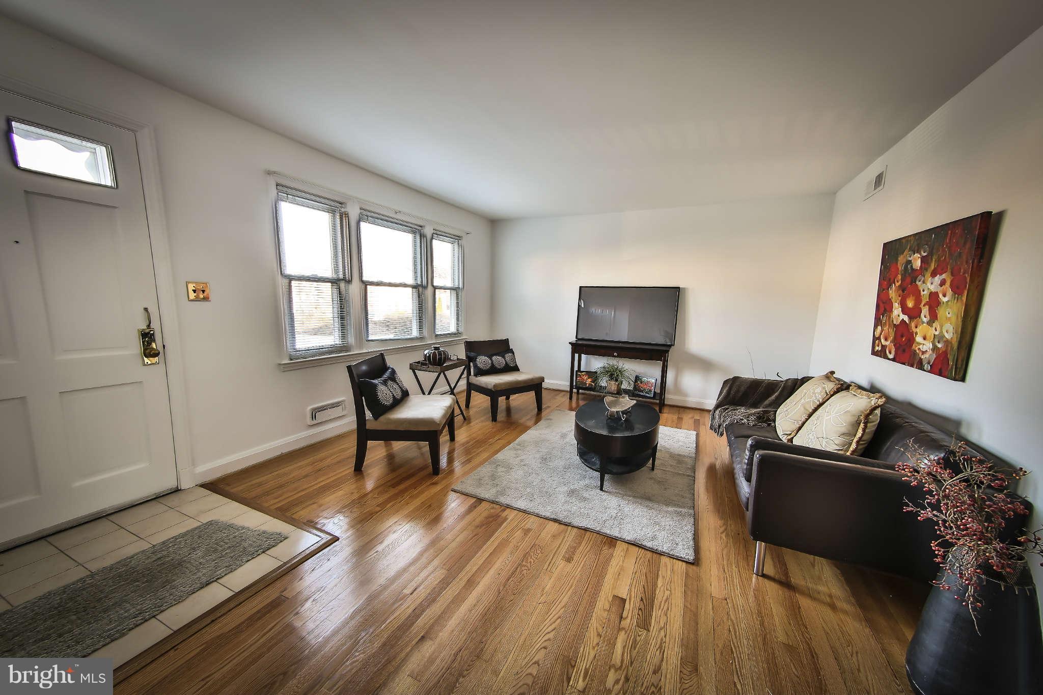 1158 Newfield Road Baltimore, MD 21207 - Photo 3 of 18 Living Room