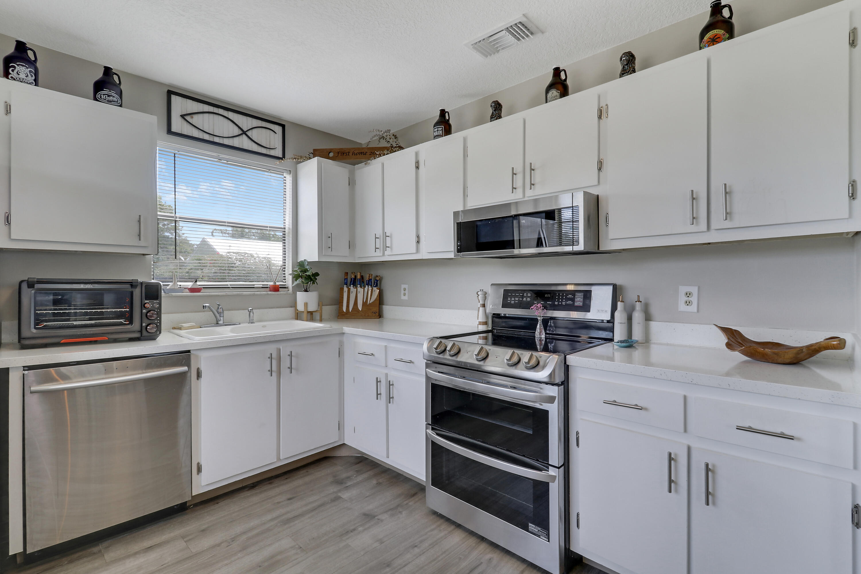108 Greenbriar Drive Jupiter, FL 33458 - Photo 11 of 26 Kitchen